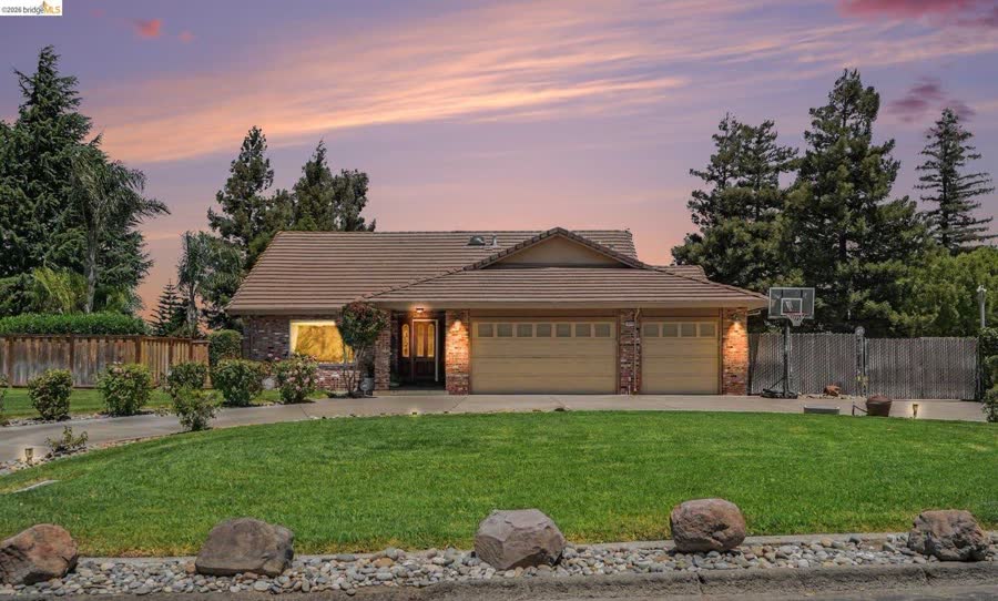 4670 Lariat Lane, Oakley — Sold by Nin Tang